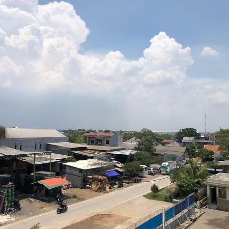 Bening Asri Guesthouse タンゲラン エクステリア 写真